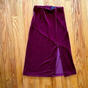 Ribbed velvet skirt with sexy front slit.